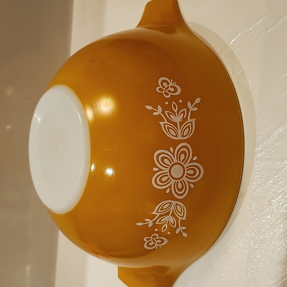 Vintage  Pyrex butterfly pattern Cinderella nesting bowl 441-1.5pt